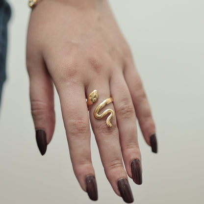 Serpenté Ring – Spiral Gold-Plated Anti-Tarnish Statement